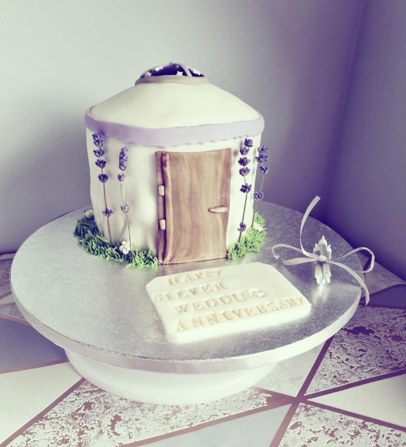 Gingerbread Cottage Yurts Dereham Esterno foto