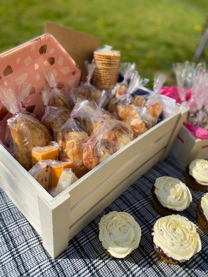 Gingerbread Cottage Yurts Dereham Esterno foto