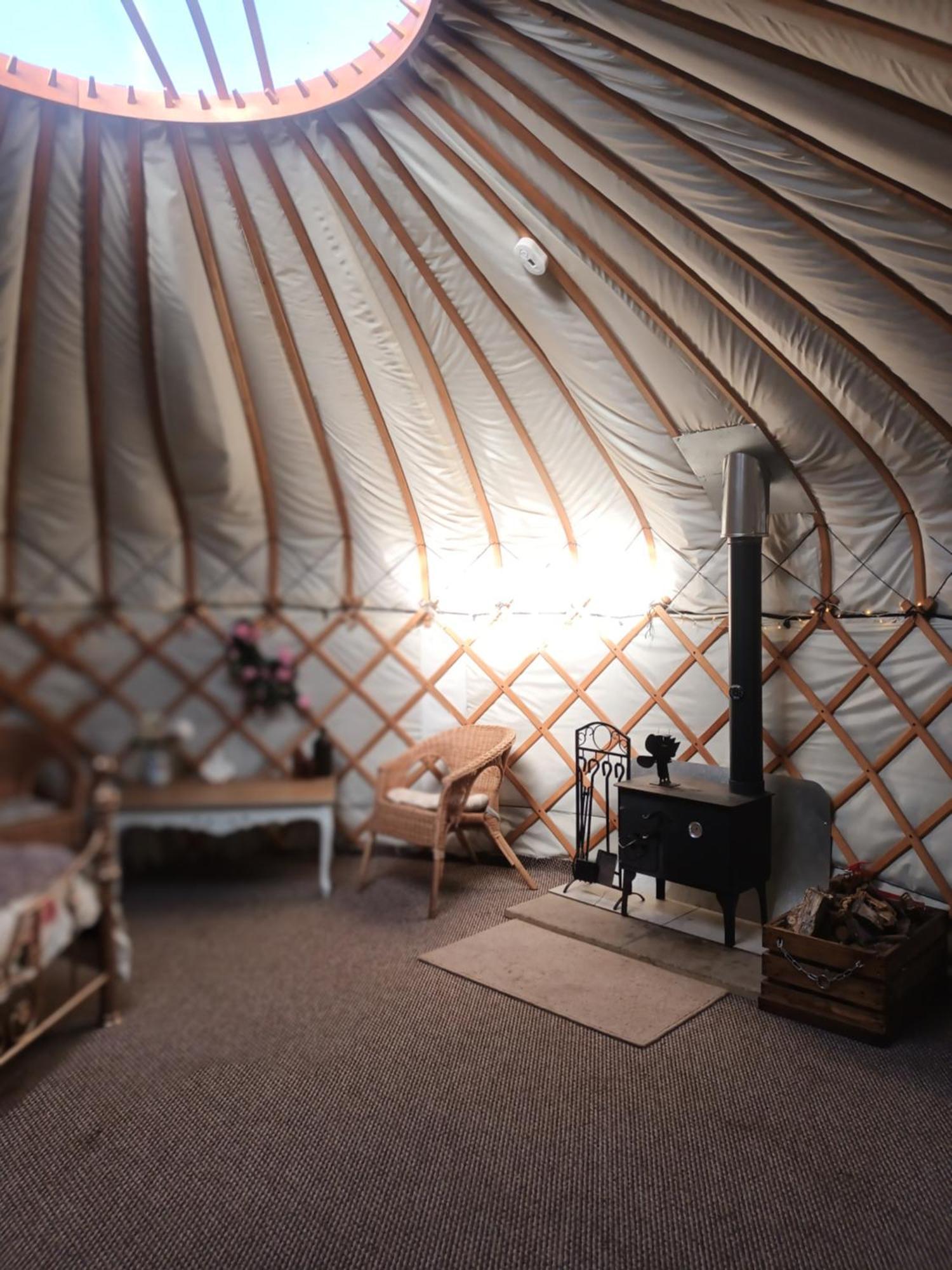 Gingerbread Cottage Yurts Dereham Esterno foto