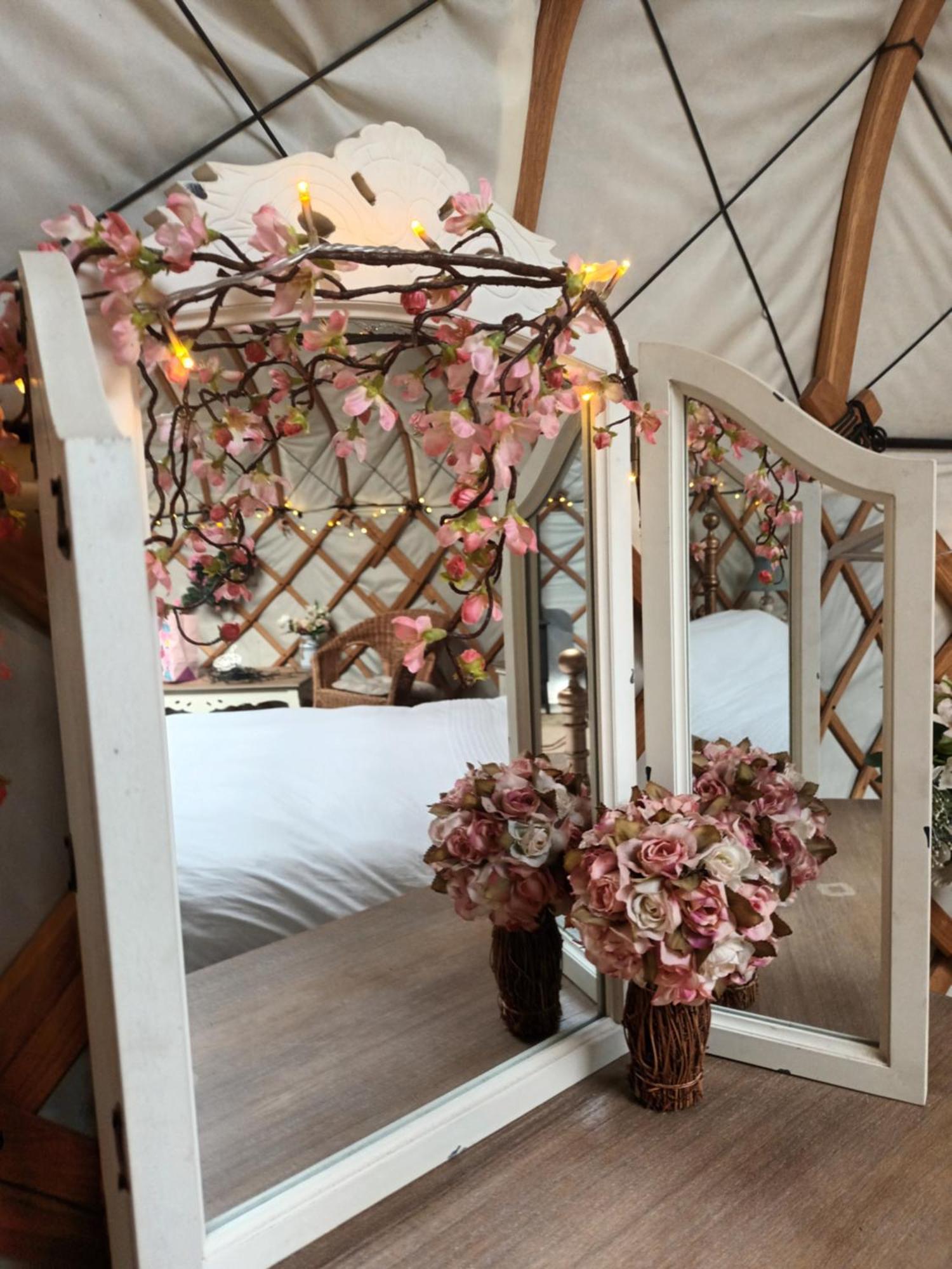 Gingerbread Cottage Yurts Dereham Esterno foto