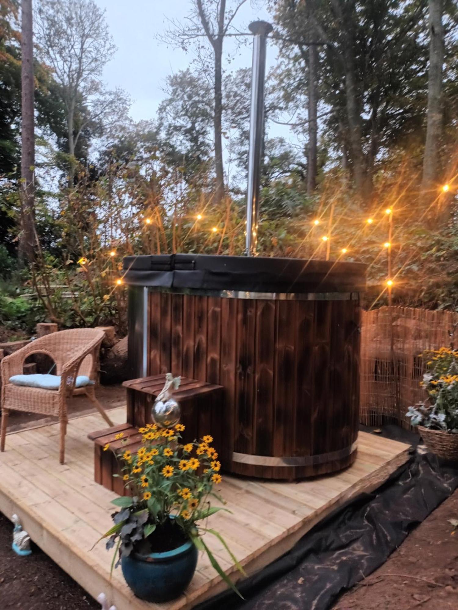 Gingerbread Cottage Yurts Dereham Esterno foto