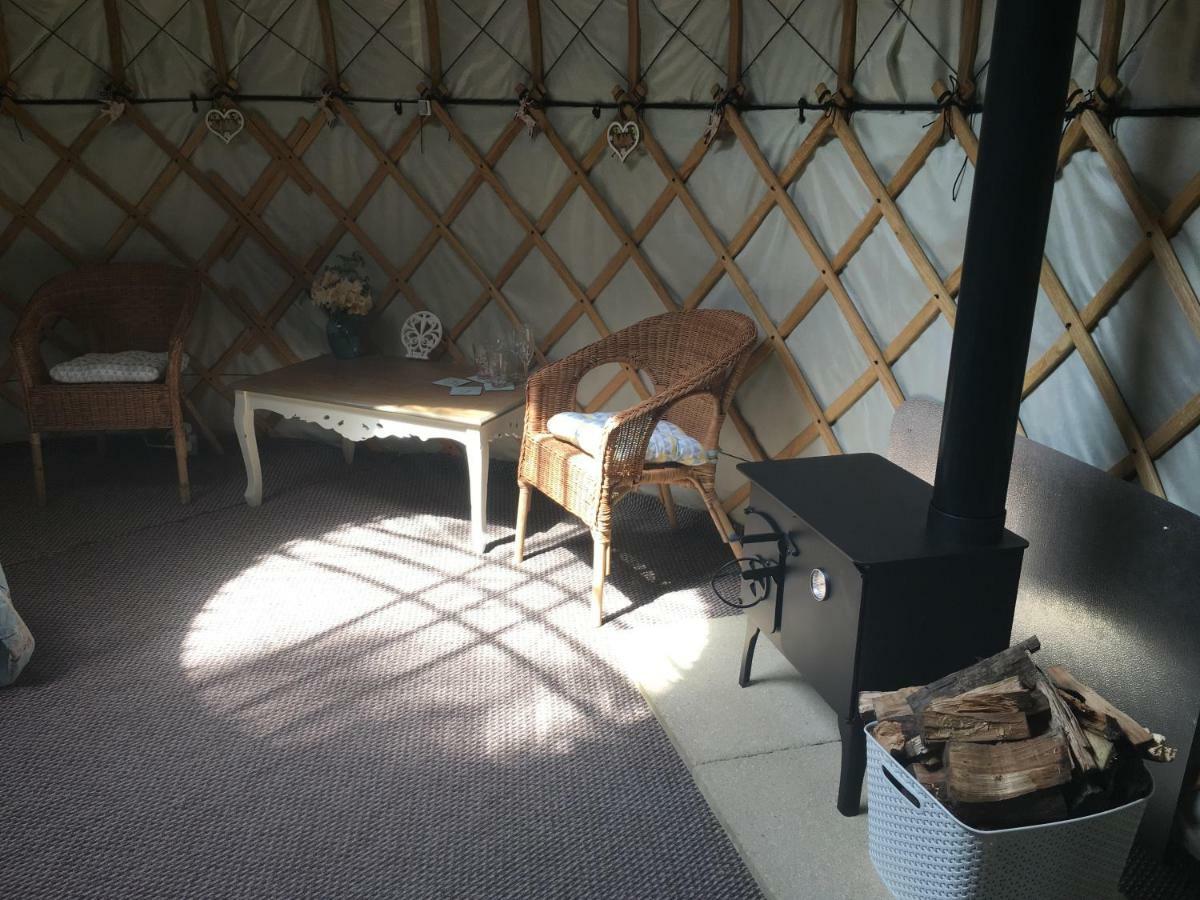 Gingerbread Cottage Yurts Dereham Esterno foto